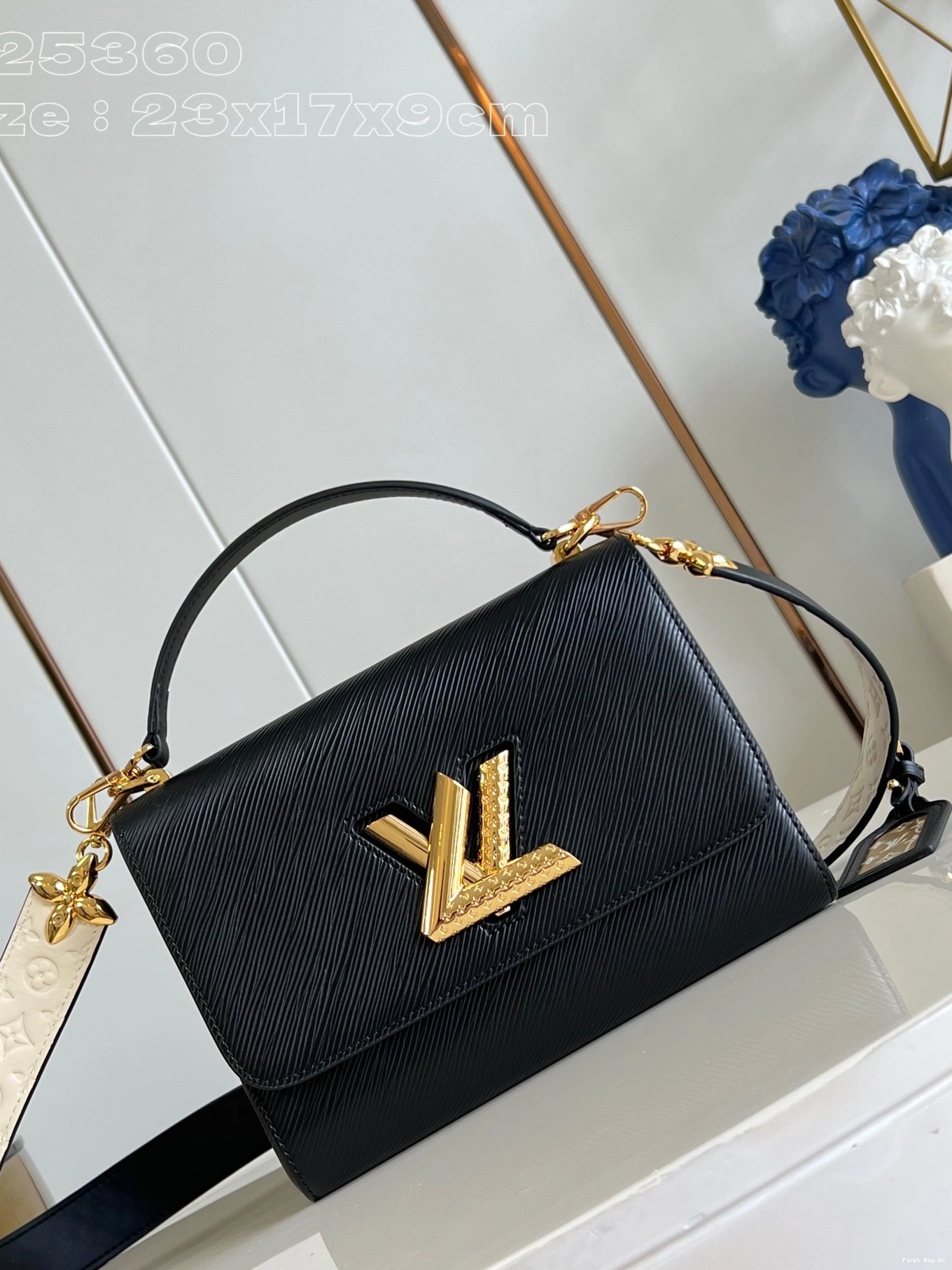 First bag ru TWIST LOUIS MM-23*17*9.5CM VUITTON 0715